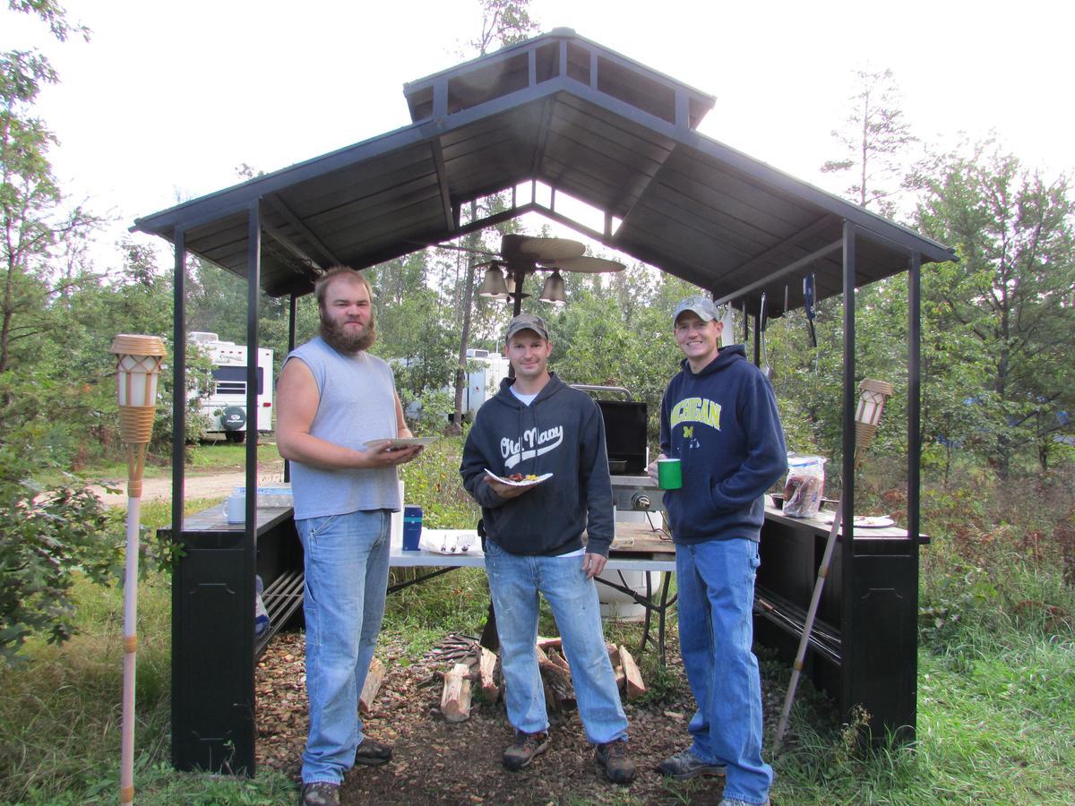 Best Bear Lodge & Campground Irons Exterior foto